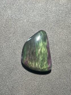 Pendentif Forme Libre en Obsidienne Huichol