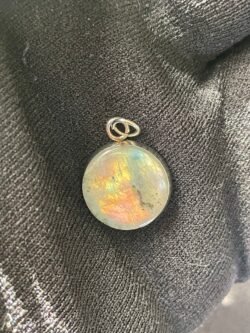 Pendentif rond labradorite pourpre