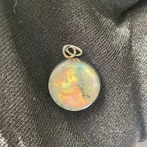 Pendentif rond labradorite pourpre