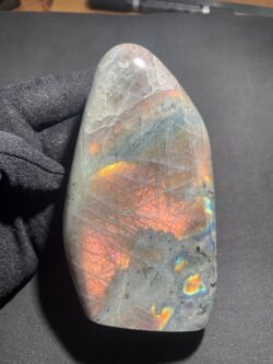Forme Libre de Labradorite Pourpre