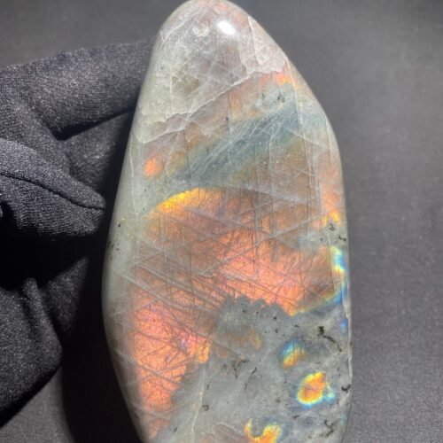 Forme Libre de Labradorite Pourpre