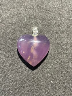 IMG_3538-scaled-1.jpeg Coeur en Calcédoine Pourpre