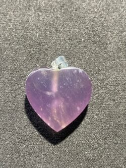 IMG_3539-scaled-1.jpeg Coeur en Calcédoine Pourpre