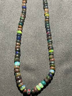 Fil de Perles d Opale Noire