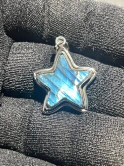 Étoile en Labradorite Cerclée de Titanium