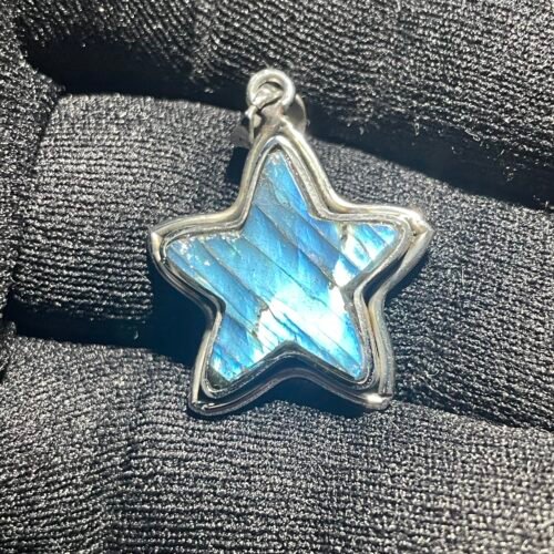 Étoile en Labradorite Cerclée de Titanium