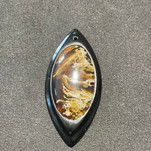 Pendentif Ambre sur Noix de Coco