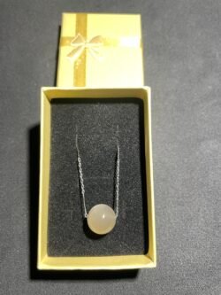 IMG_5551 Solitaire Pierre de Lune Beige Chaîne en Métal Argenté
