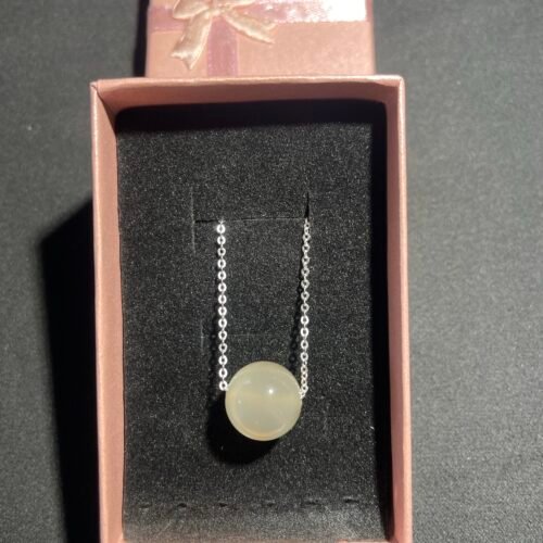 IMG_5554 Solitaire Pierre de Lune Beige Chaîne en Argent Diamanté