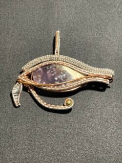 Œil d Horus Fil de Cuivre et Calcédoine Pourpre