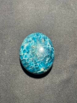 Galet en Apatite Bleu