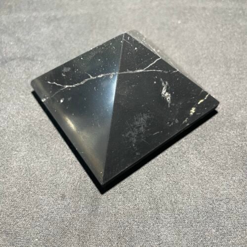 Pyramide en Shungite