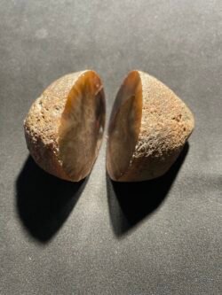 Agate Entière Coupée en Deux