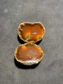 Agate Entière Coupée en Deux