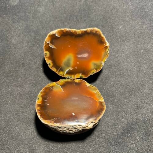 Agate Entière Coupée en Deux