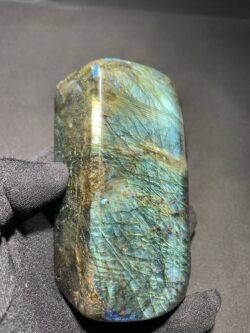 Forme Libre en Labradorite Spectrolite bleu