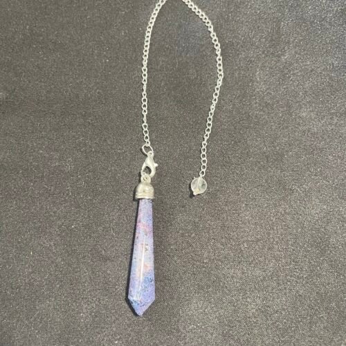 Pendule en Agate Mousse Teinté Bleu Violet