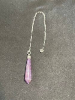 Pendule en Agate Mousse Teinté Violet