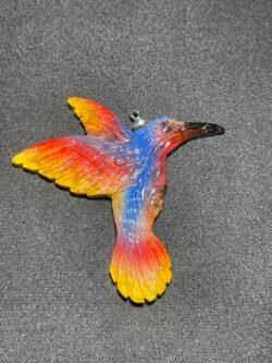 Pendentif Colibri en Racine de Palmier Teinté Bleu Jaune