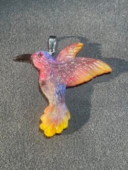 Pendentif Colibri en Agate Plume Blanche Teinté